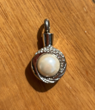 Charger l'image dans la galerie, Pendentif funéraire : Prestige