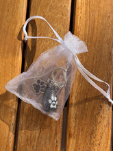 Charger l'image dans la galerie, Porte clé urne dans pochette