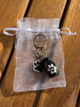 Charger l'image dans la galerie, Porte clefs urne sur pochette