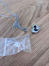 Charger l'image dans la galerie, Collier Cinéraire Double Cœur Argent - photo 5