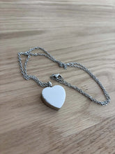 Charger l'image dans la galerie, Collier urne cœur LOVE - photo 1