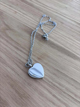 Charger l'image dans la galerie, Collier urne cœur LOVE - photo 2