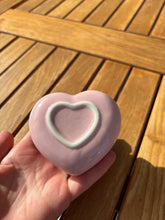 Charger l'image dans la galerie, dessous urne coeur ceramique