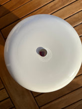 Charger l'image dans la galerie, urne-blanche-metal