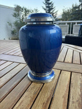 Charger l'image dans la galerie, urne pour humain bleue infini