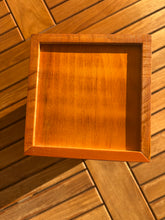 Charger l'image dans la galerie, urne bois arbre de vie vue du dessus