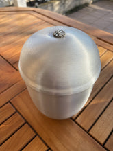 Charger l'image dans la galerie, urne grise brillante