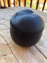 Charger l'image dans la galerie, urne chat ceramique de dos
