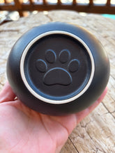 Charger l'image dans la galerie, urne chat ceramique noire patte hat du dessous