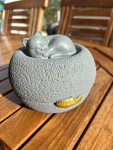 Charger l'image dans la galerie, urne chat grise ceramique cineraire