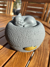 Charger l'image dans la galerie, urne chat resine grise