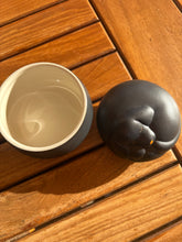 Charger l'image dans la galerie, urne pour chien ouverte