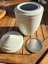 Charger l'image dans la galerie, urne cineraire bordeaux mandalay avec couvercles