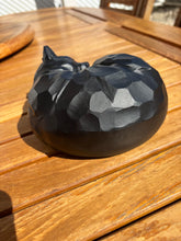 Charger l'image dans la galerie, urne cineraire chat de dos