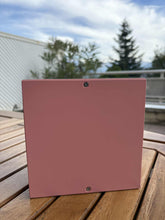 Charger l'image dans la galerie, urne cineraire pour chien osrose de dos