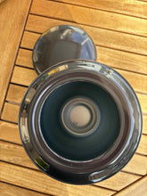 Charger l'image dans la galerie, urne cineraire samia marron vue du dessus