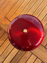 Charger l'image dans la galerie, urne cinéraire paris rouge vue dessus