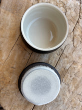 Charger l'image dans la galerie, urne funeraire chat ouverte