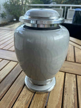 Charger l'image dans la galerie, urne funeraire grise infini