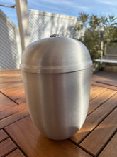 Charger l'image dans la galerie, urne funeraire grise