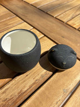 Charger l'image dans la galerie, urne funeraire ouverte chat noire