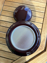 Charger l'image dans la galerie, urne funeraire samia bordeaux avec vue du dessus