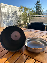 Charger l'image dans la galerie, urne pour homme ou pour femme en metal