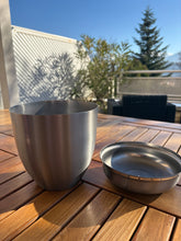 Charger l'image dans la galerie, urne pour humain en metal