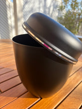 Charger l'image dans la galerie, urne humain noire