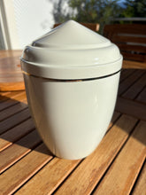 Charger l'image dans la galerie, urne mandalay blanche vue montagne