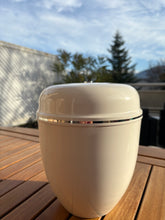 Charger l'image dans la galerie, urne paris blanche