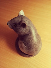 Charger l&#39;image dans la galerie, Urne Pour Hamster Figurine
