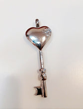 Charger l'image dans la galerie, Bijou Cinéraire Clé Du Cœur