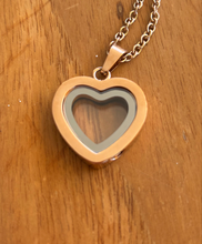 Charger l&#39;image dans la galerie, Collier Urne cœur gold
