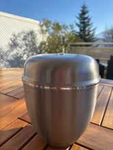 Charger l'image dans la galerie, urne funeraire Paris en métal
