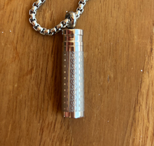 Charger l&#39;image dans la galerie, collier urne pulta
