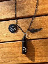Charger l'image dans la galerie, collier urne chat angel noir pendentif aile d'ange
