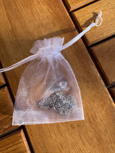 Charger l'image dans la galerie, collier urne pendentif dans pochette
