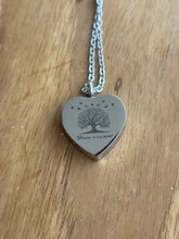 Charger l&#39;image dans la galerie, collier urne coeur
