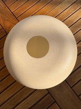 Charger l'image dans la galerie, urne beige et dorée
