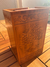 Charger l'image dans la galerie, urne cineraire arbre de vie bois
