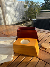 Charger l'image dans la galerie, urne cineraire en bois pou humain
