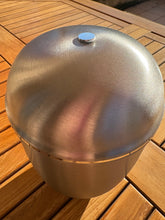 Charger l'image dans la galerie, urne cineraire en metal gris
