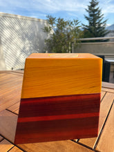 Charger l'image dans la galerie, urne flower en bois pour humain
