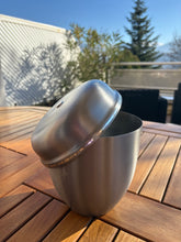 Charger l'image dans la galerie, urne funeraire couleur argent
