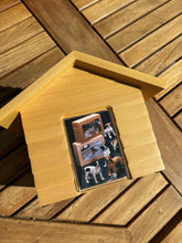 Charger l&#39;image dans la galerie, Urne funéraire en bois en forme de maison, élégante
