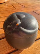 Charger l'image dans la galerie, urne funeraire chien noire
