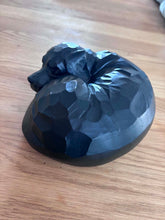 Charger l'image dans la galerie, urne funeraire pour chien en résine
