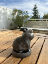 Charger l&#39;image dans la galerie, urne funeraire pour hamster de dos
