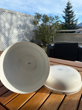 Charger l'image dans la galerie, urne funeraire metal blanc et argent"
